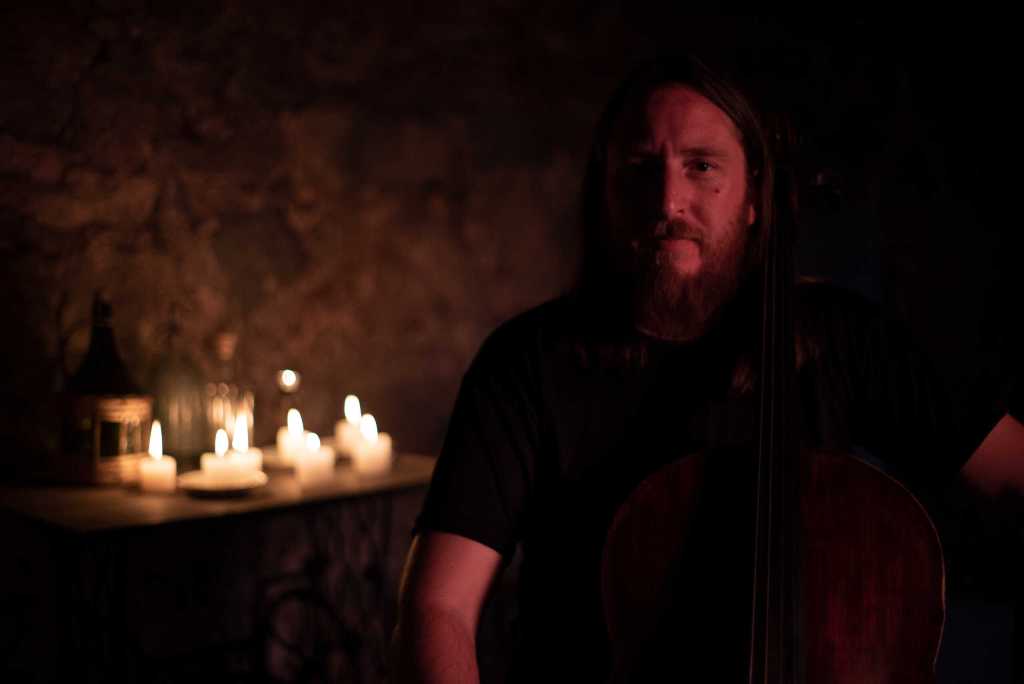 El chelista Ramiro Zárate presenta COSMOLOGÍA DE LA&nbsp;MÚSICA